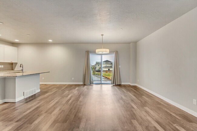 1132 W Clark Ln