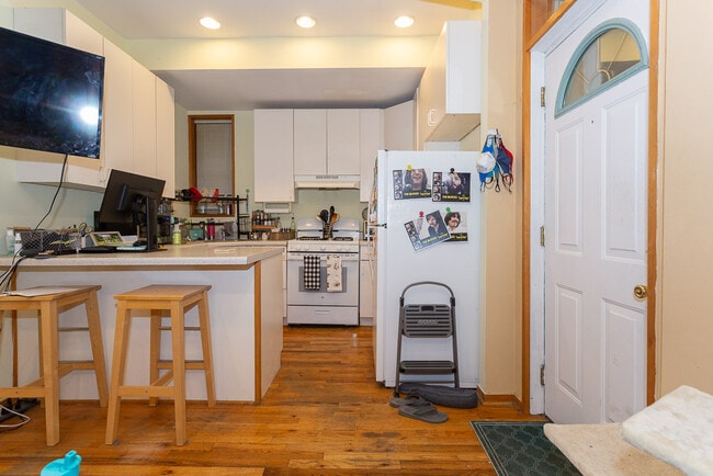 Building Photo - 1309 N Greenview Ave Unit G07C