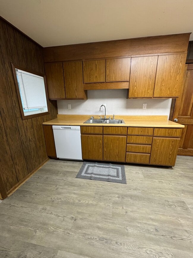 111/111.5-1115 S Oak St Unit 111 S. Oak St