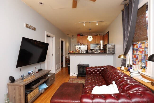 Building Photo - 1730 W Altgeld St Unit J00P