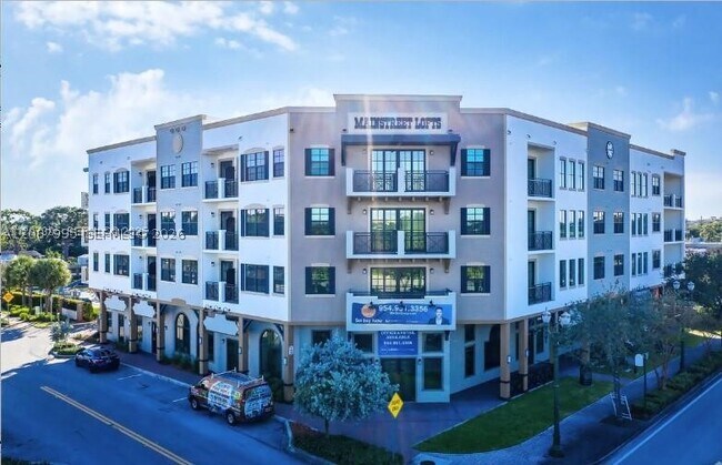 Building Photo - 4100 SW 64th Ave Unit 408
