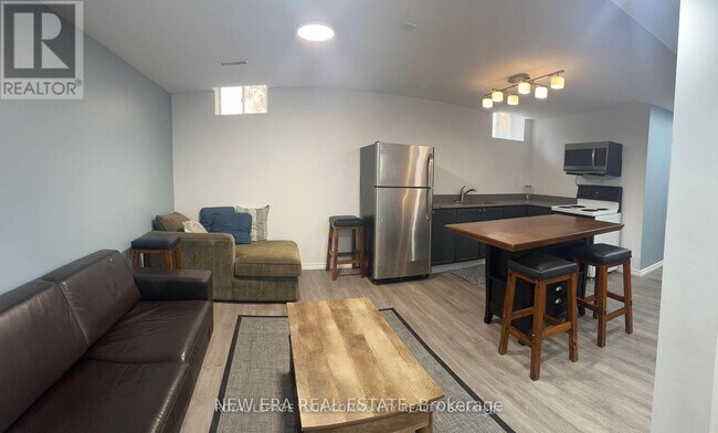 Photo - 1031 Lake Dr N