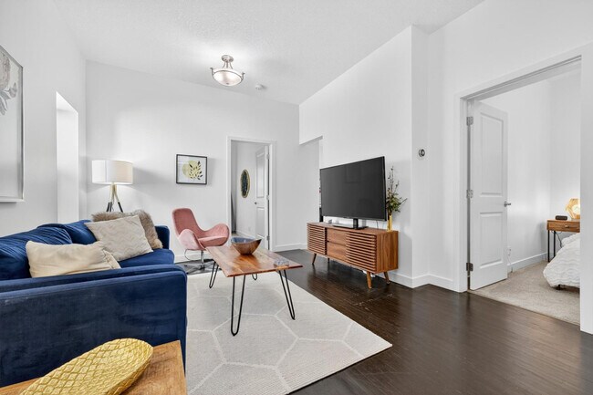 Photo - 11333-11389 89 St NW Unit ID1308647P