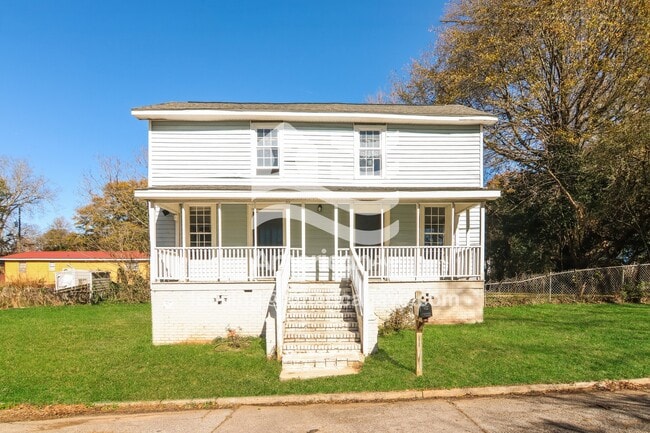 Building Photo - 615 Arthur St