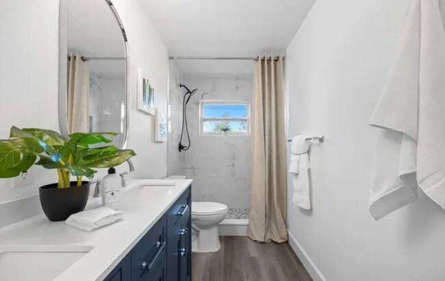 Photo - 814 Hall St House