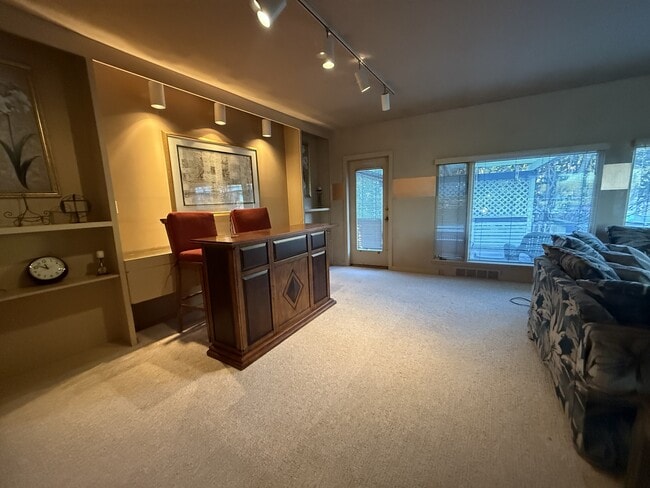 Photo - 1722 Alder Dr