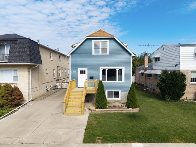 Building Photo - 6730 W Dakin St