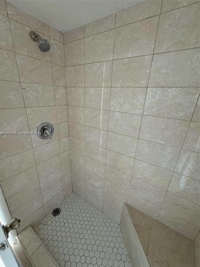 Photo - 11790 SW 18th St Unidad 304-3