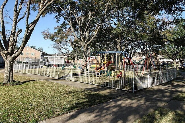 Building Photo - 6354 Del Monte Dr Unit 87