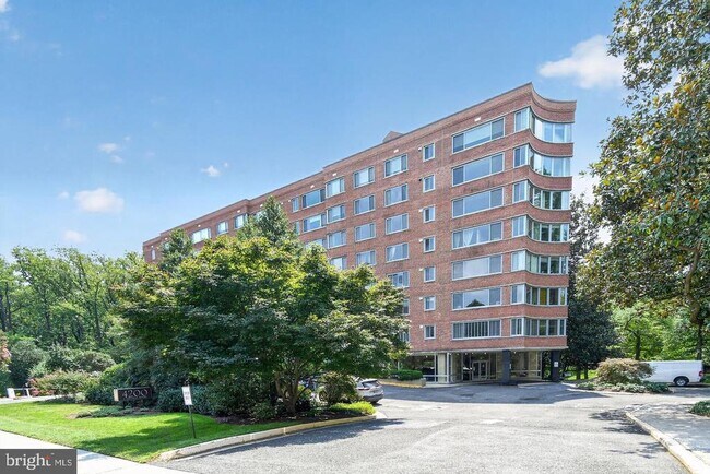 Photo - 4200 Cathedral Ave NW Unit 312A