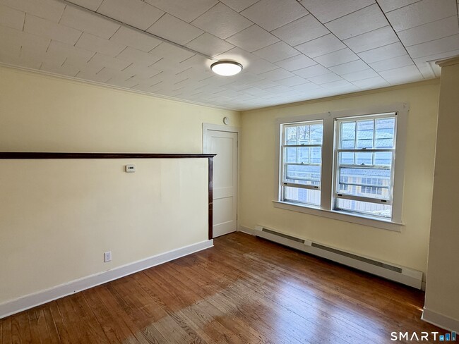 Photo - 23 Farnham Ave Unit 2nd Floor Rear