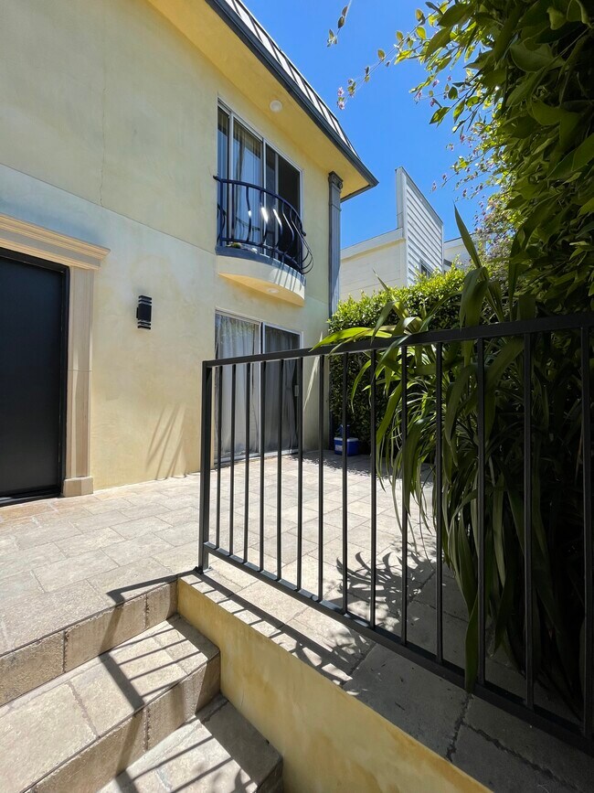 Photo - 11730 Mayfield Ave