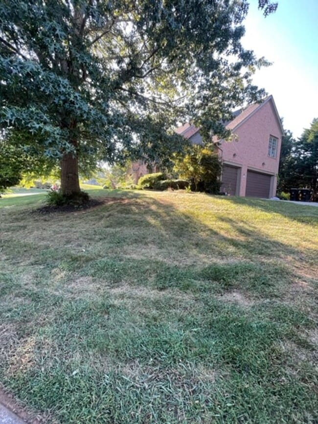 Photo - West Knoxville, Farragut 37934 - 4 bedroom, 3.5 bath, 2 Story Brick Home -Contact Debra Johnson (...
