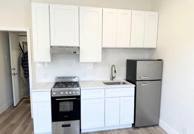 Building Photo - 1532 S 2nd St Unit 2F