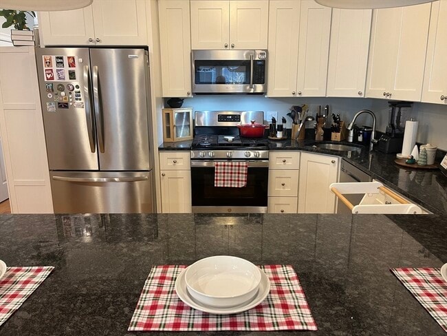 Building Photo - 45 Spring St Unit 17