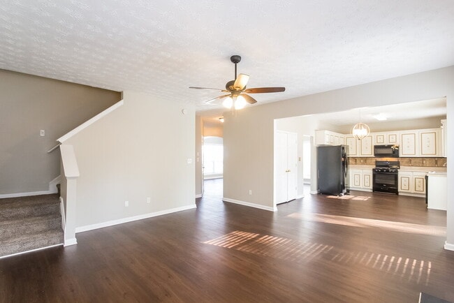 Photo - 229 Winthrop Ln