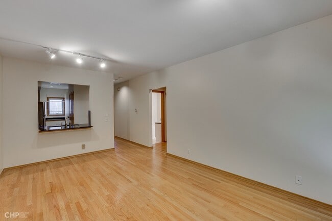 Living room - 711 S Ashland Ave Unit A