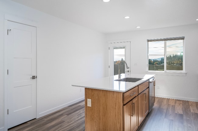 Photo - 128 W View Dr