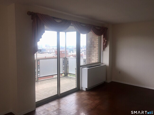 Photo - 1 Strawberry Hill Ct Unit 8J