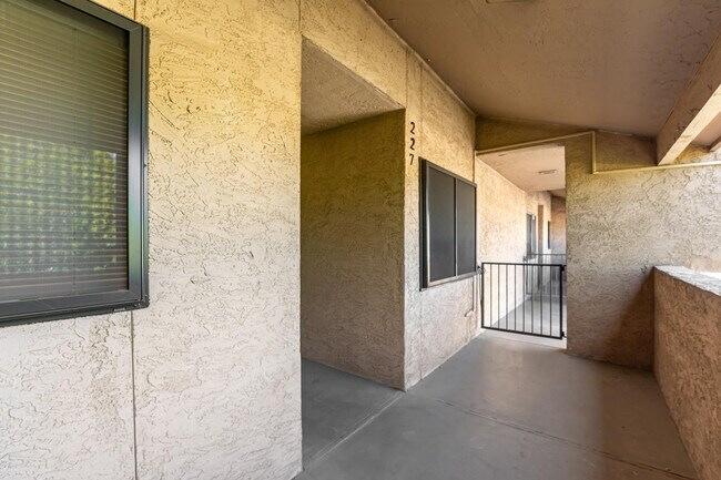 Building Photo - 10828 N Biltmore Dr Unit Apt 227