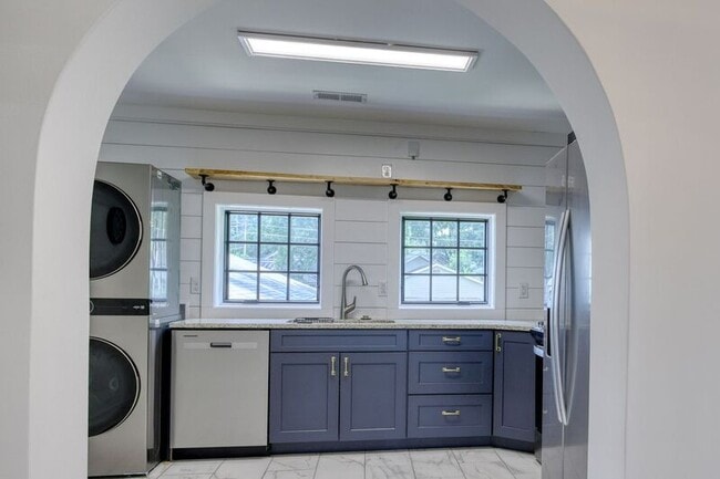 Photo - 1122 Wellman Ave NE