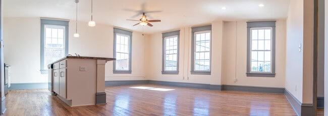 Photo - 204 Jefferson Ave N