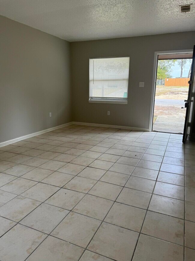 Photo - 616 W Sunset Blvd