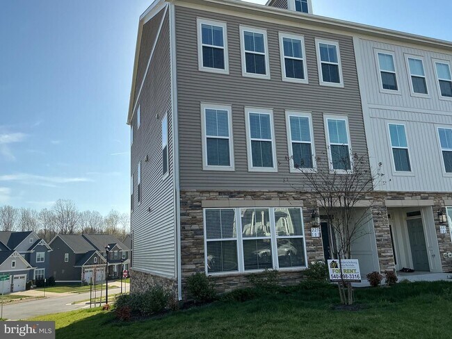 Photo - Great rental in Embrey Mill!