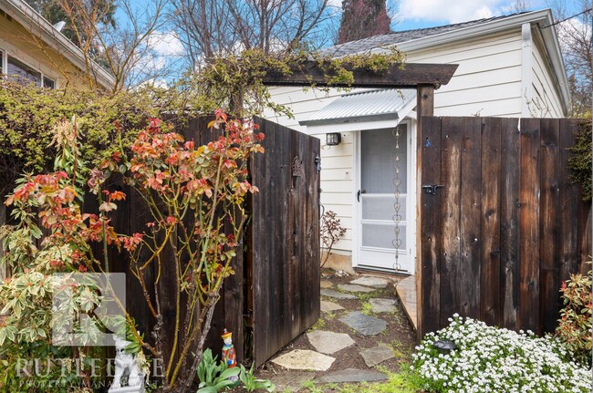 FULLY FURNISHED Short Term Rental! - FULLY FURNISHED Short Term Rental!