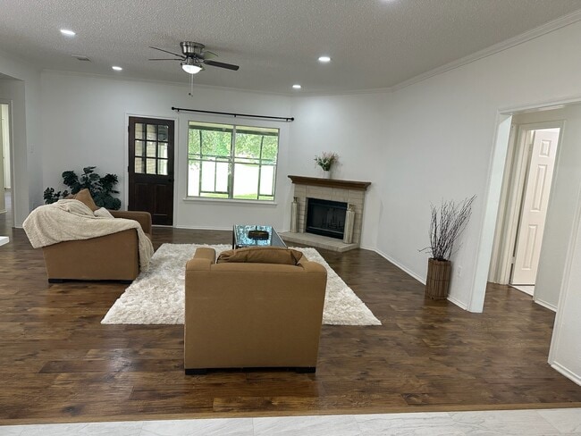 Building Photo - 806 Country Pl Blvd