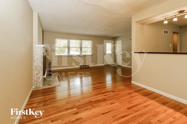 Photo - 13420 Old Jamestown Rd