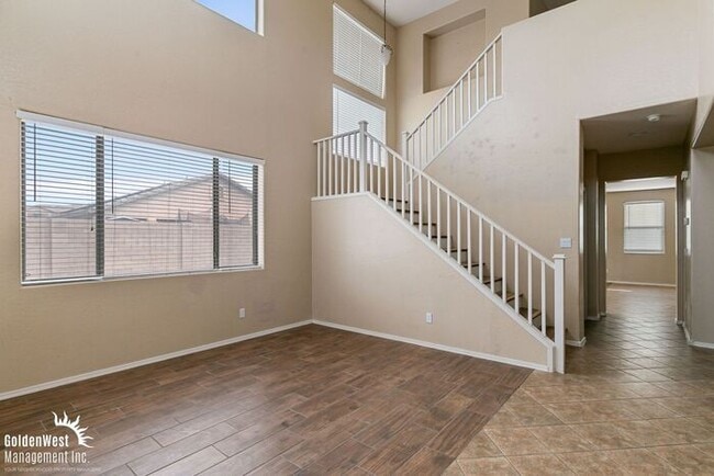 Photo - Beautiful 3Bdm 3Ba Home with Loft in Prime Surprise!