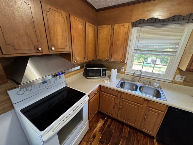 Photo - 1020 Village Cir
