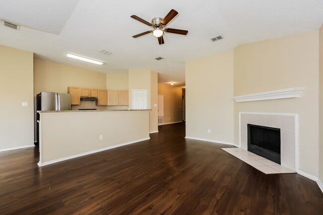 Photo - 2021 Wildwood Dr