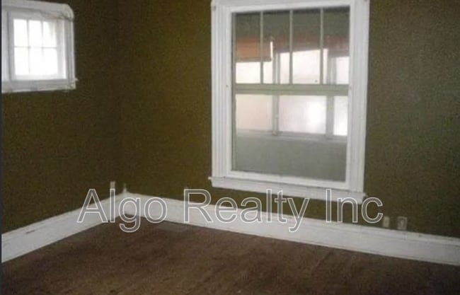 Photo - 2647 Fremont Ave N