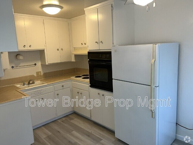 Building Photo - 10616 Fair Oaks Blvd Unit Apt 22