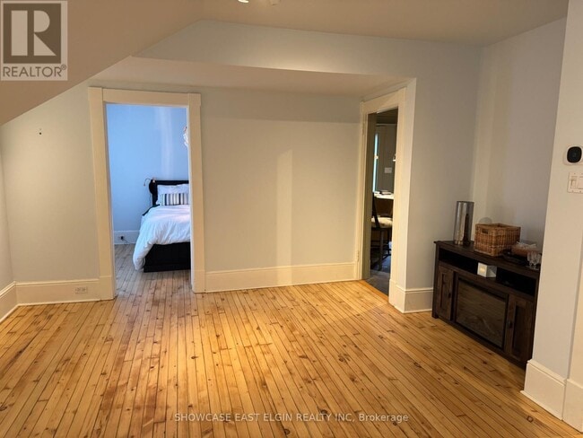 Photo - 62 Centre St