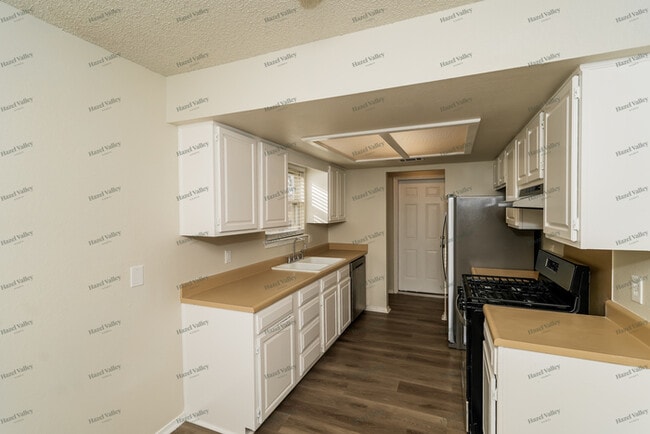 Photo - 13681 S Poplar St