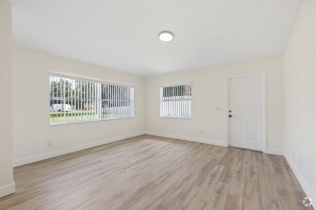 4525 28th St - 2BR, 2BA - 1,083SF - Living Room