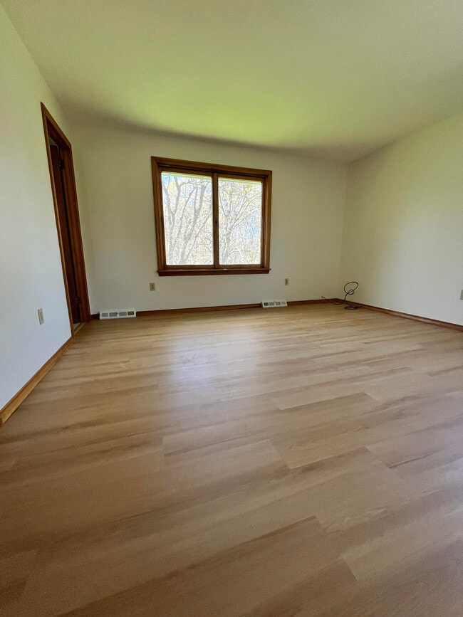 Primary Bedroom - 467 Tunnel Rd