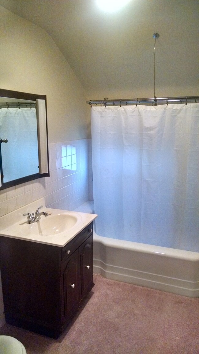 Full bath upstairs near bedrooms