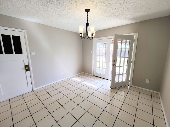 Photo - Charming 3 Bedroom Home