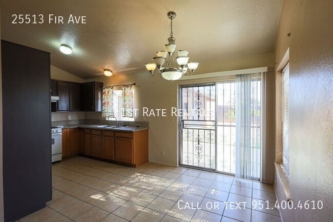 Photo - 25513 Fir Ave