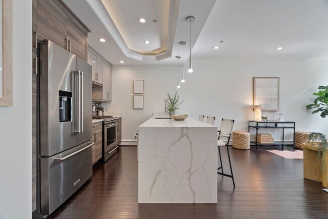 Photo - 16th St Condo with Modern Finishes and Wai...