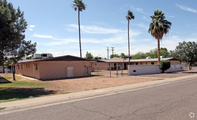 Photo - Holly Gardens Apartments