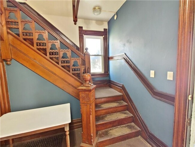 Photo - 17 E Mechanic St #2