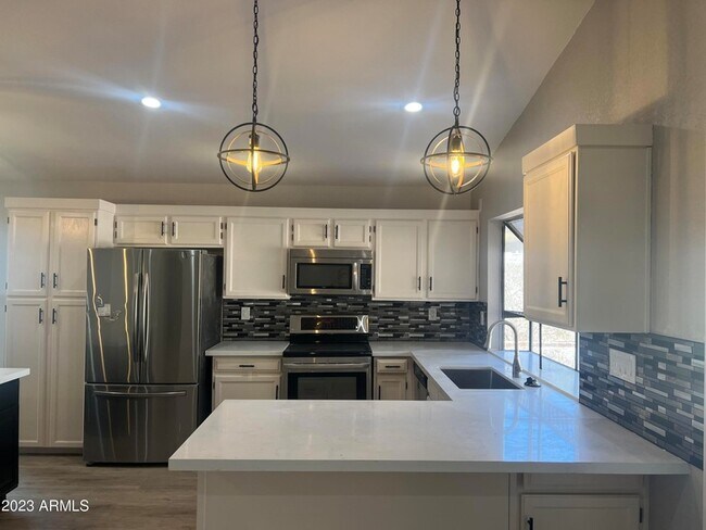 Photo - 1733 N La Rosa Dr Casa