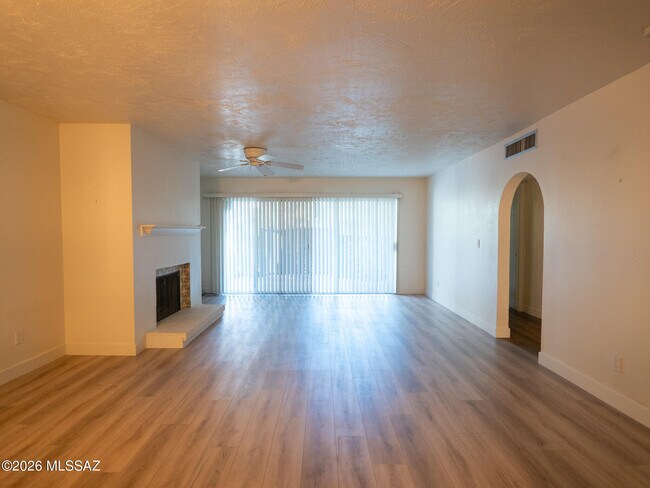 558 N Dodge Blvd