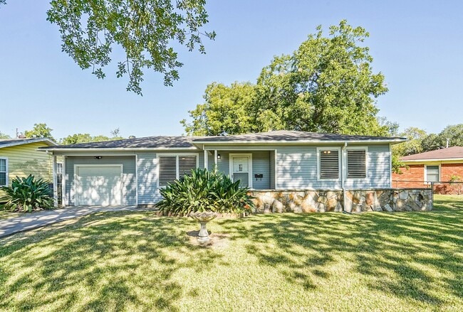 Building Photo - 1 E Southlawn Ave Rental
