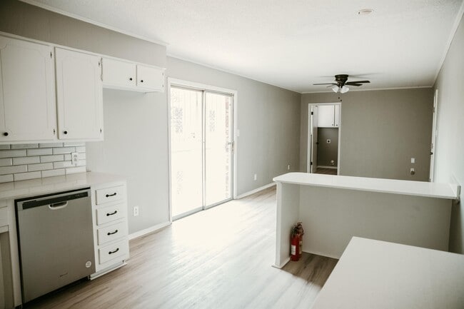 Photo - 106 Idlewood St
